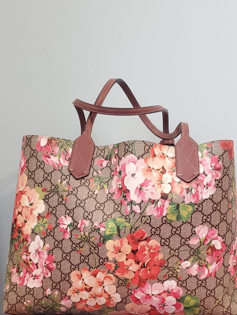 Gucci Floral GG Supreme Tote Bag in Pink Brown - Picture 2 of 13
